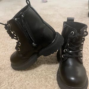 Black toddler boots